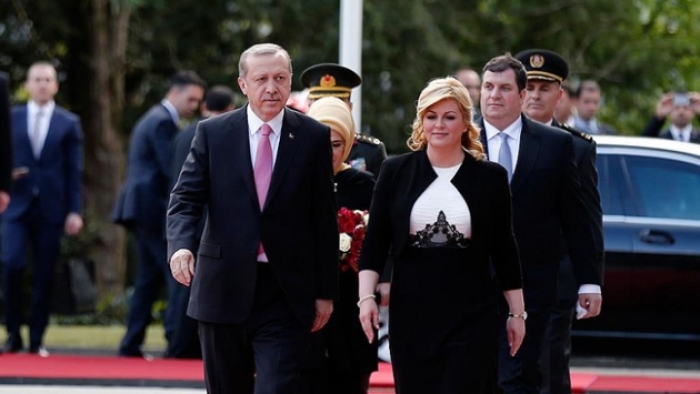 Cumhurbaşkanı Erdoğan Hırvatistan'da resmi törenle karşılandı