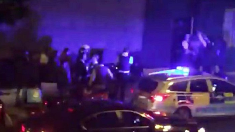 90 dakika içinde beş Londra asit saldırıları sonrasında suçlanan genç