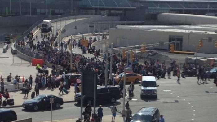 New York havalimanında bomba paniği