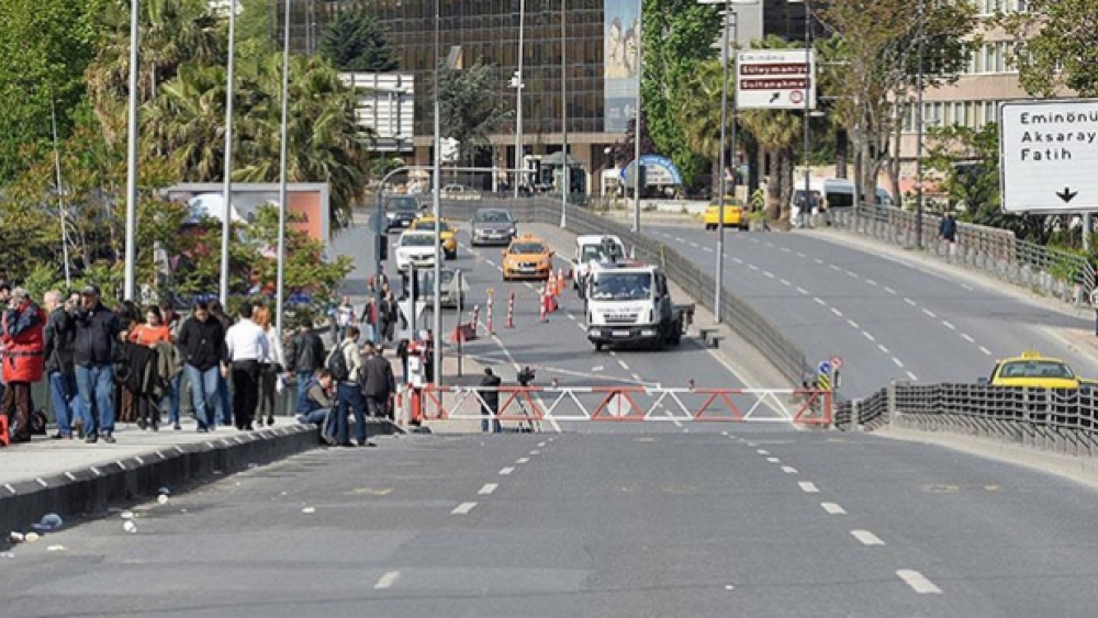 Taksim Meydanı'na çıkan bazı yollar trafiğe kapatıldı