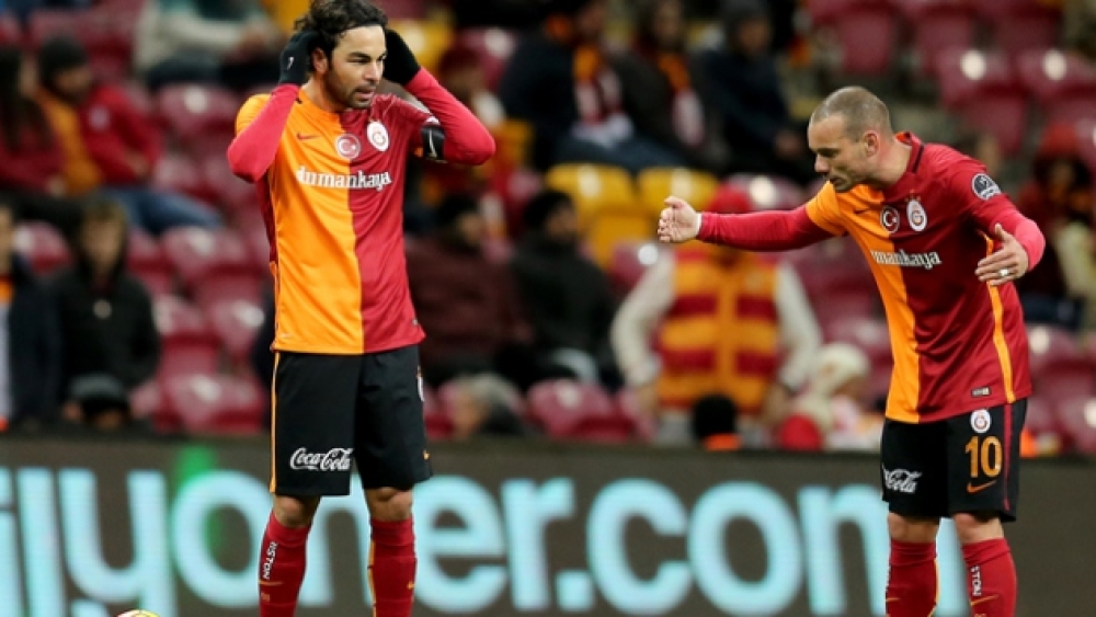 Sneijder ve Selçuk İnan Antalya'ya gitmedi