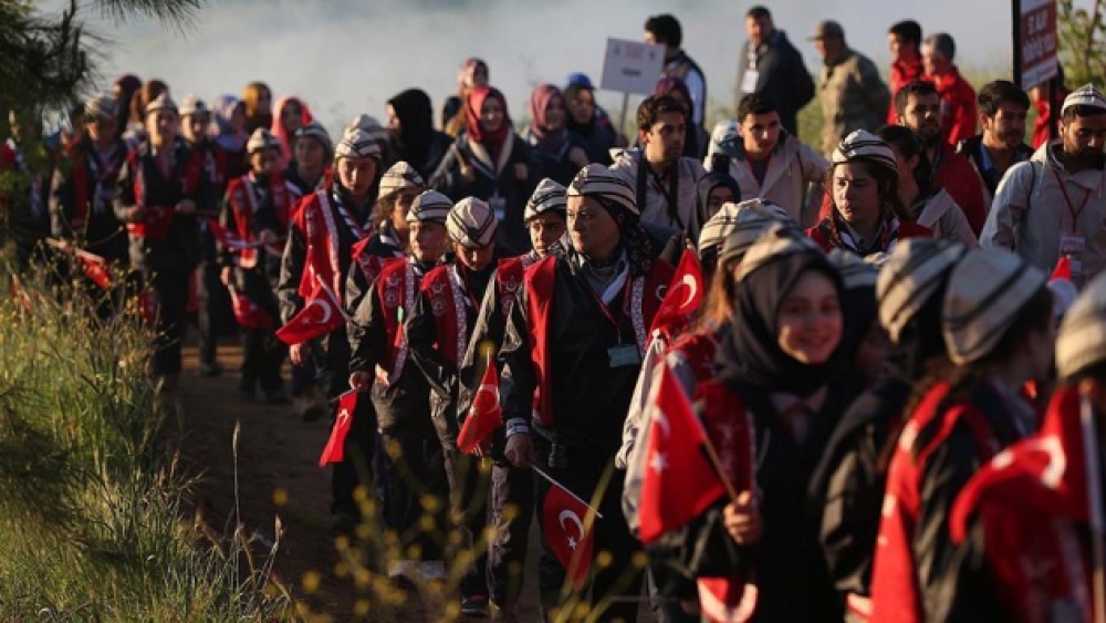 Binlerce kişi 57. Alay için yürüdü