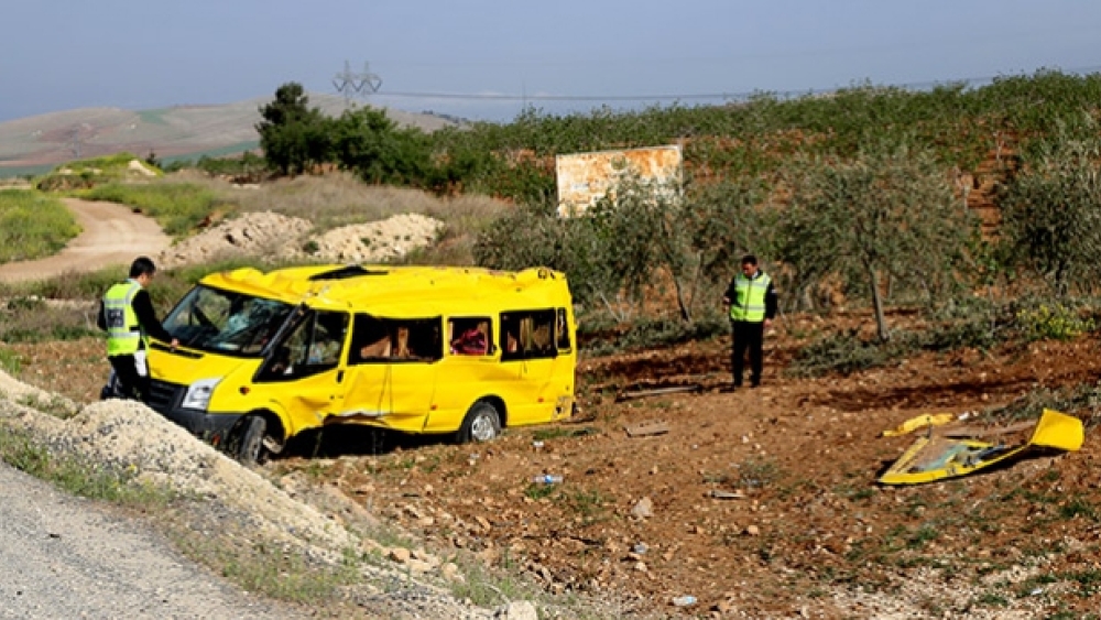 Öğrenci servisi şarampole devrildi: 31 yaralı