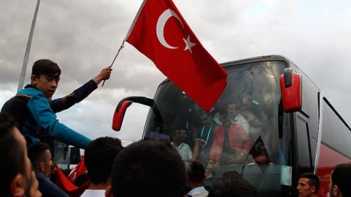 'Kınalı kuzular' birliklerine uğurlanıyor