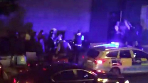 90 dakika içinde beş Londra asit saldırıları sonrasında suçlanan genç