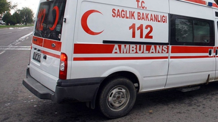 Hasta taşıyan ambulans kaza yaptı