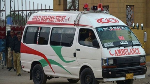 Pakistan'da tren iki çekçek-arabasına çarptı: Yedi çocuk öldü